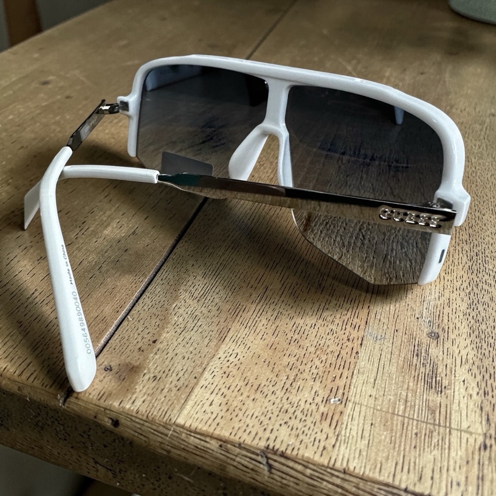 Unisex Guess Factory Blue Gradient Shield Men's Sunglasses GO00054 21W 00 - Picture 6 of 10